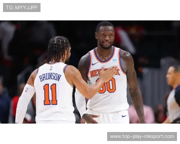 兰德尔顶着对抗完成上篮，尼克斯找到感觉