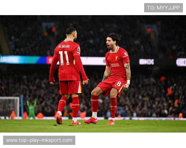 利物浦外围远射连发，阿诺德稍稍打高